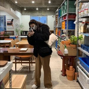 Meet your Posher, Aera